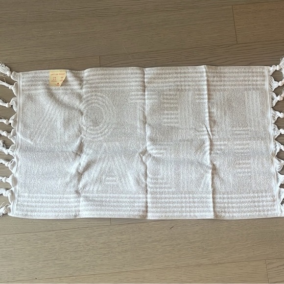 Left on Friday Mini Turkish Pool Towel with Paris Olympic Pin + New York Floatie - Picture 4 of 5